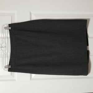 Banana Republic Size 4 Skirt Grey/White Stripe
